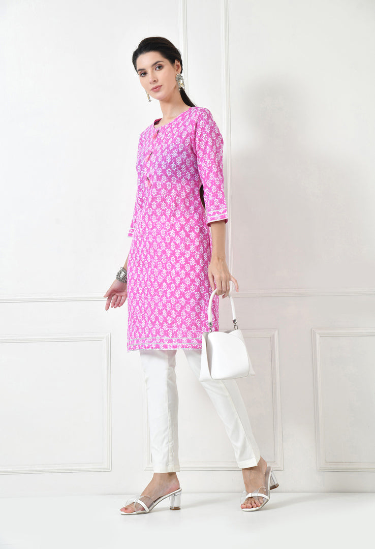 Women Self Design cotton  Straight Kurta