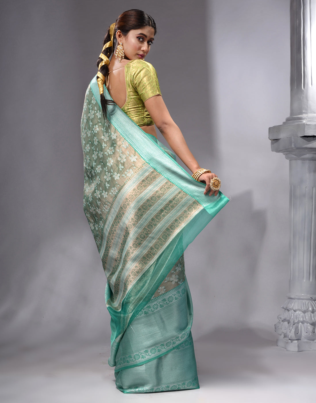 Grey Banarasi Silk Saree With Zari Weaving Work, बनारसी साड़ी - Bhakti Silk  Mills, Surat | ID: 2851730566097